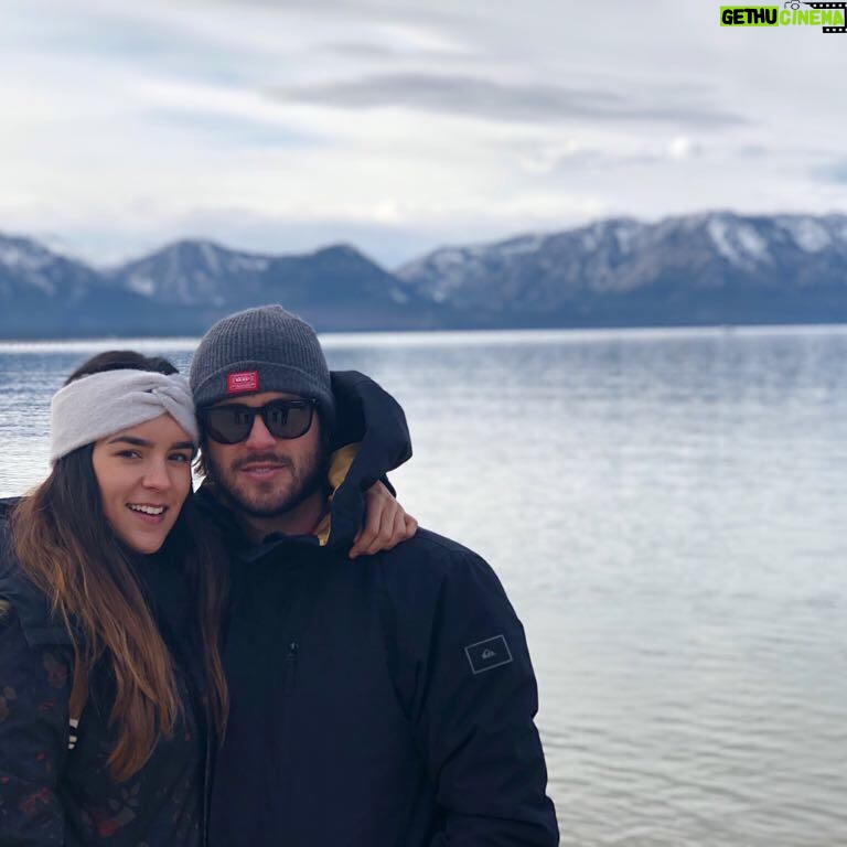 Pablo Lyle - 21.6K Likes - Cerramos el 2017 en este lugar espectacular.
Yo no creo qué hay años malos, yo creo fervientemente en la filosofía de “Ganar o Aprender”. Este año fue de decisiones importantes y aprendí muchas cosas.
2018 aquí estoy, le pongo el pecho a las balas y vamos con todo.
712,000 gracias a todos ustedes por acompañarme este año, el 2018 la vamos a pasar a toda madre juntos!! ❤️