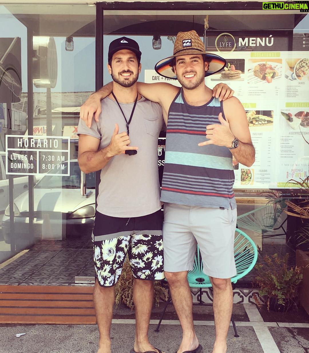 Pablo Lyle - 21.4K Likes - Surfing de bienvenida ✔️
Desayuno de campeones ✔️
Ride bro 🤙🏻