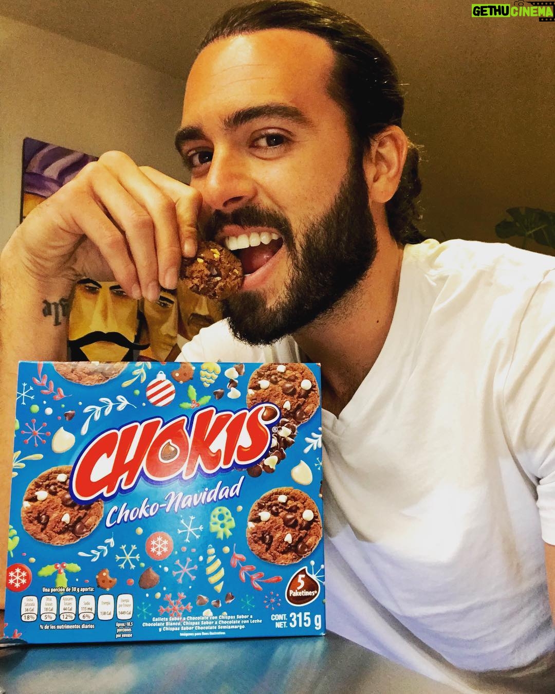Pablo Lyle - 11.8K Likes - Me llena de felicidad estas fechas, por qué salieron mis #ChokisNavidad 🤤
Disfruta con los que más quieres y lo que más te gusta!
