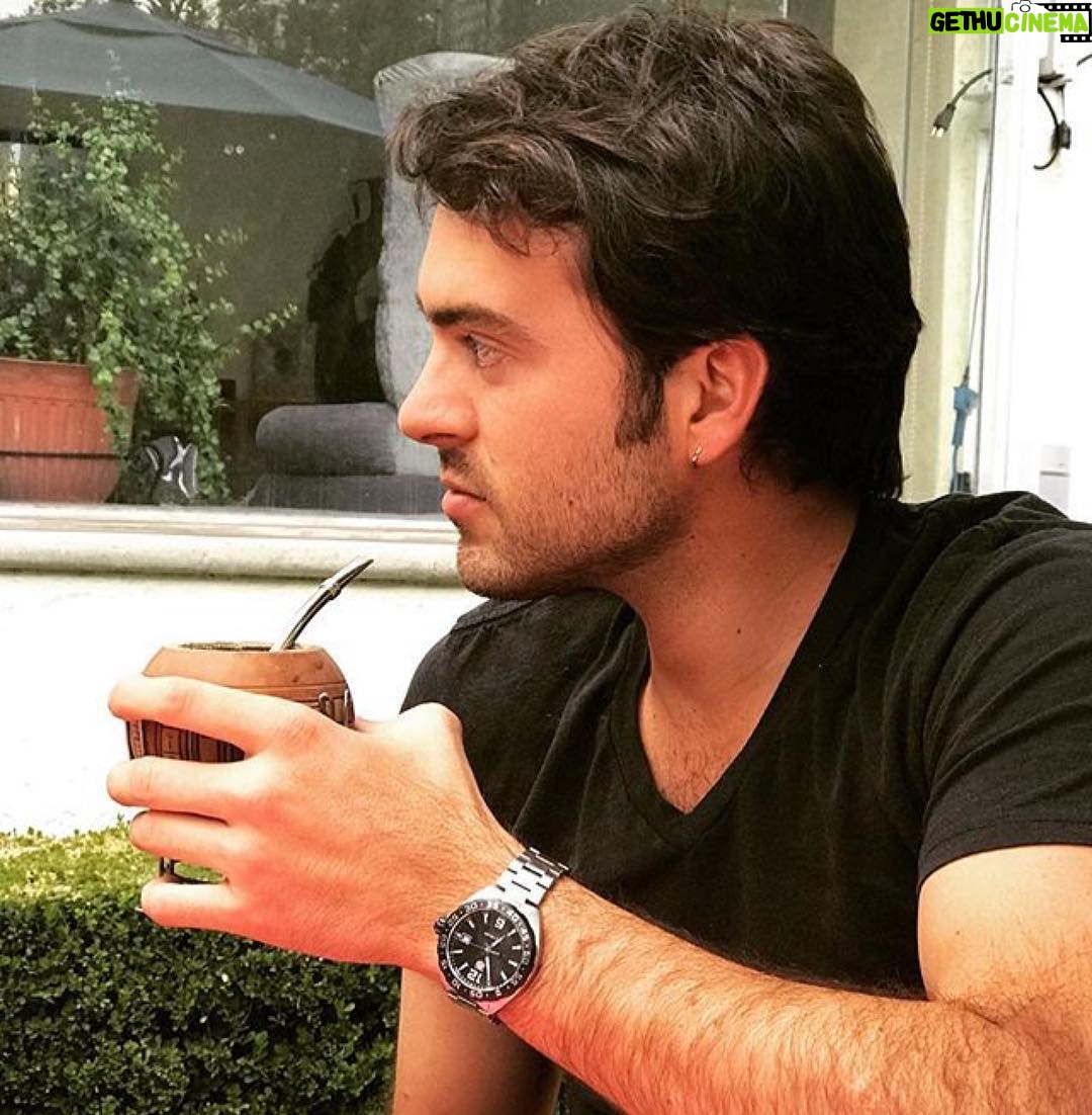 Pablo Lyle - 25.7K Likes - Gracias Che por mi primer mate @monicaayos y @diegooliveraok 🇦🇷