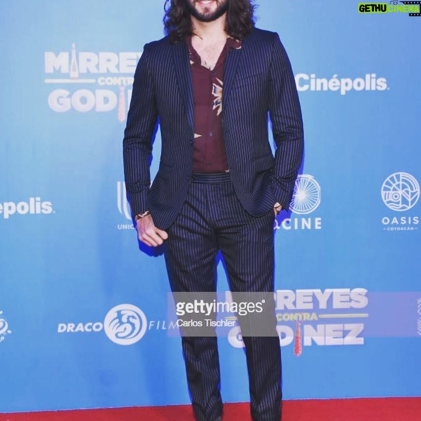 Pablo Lyle - 15.9K Likes - Por fin hoy se estrena @mirreyesvsgodinez no se la pueden perder!!!
Stylist: @fernan.mx
Traje: @highlife_mx
Camisa y botas: @allsaints