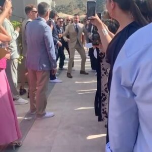Pablo Puyol Instagram - 1 AÑO YA!! 👰🏽‍♀️🤵🏽💍

Hoy son nuestras BODAS DE PAPEL, 
una hoja en blanco donde se está escribiendo una historia de amor preciosa.

Qué divertido fue! Si lo llego a saber me caso antes🤪

#amordelbueno 
#amorbonito 
#wedding 
#boda 
#equipasso