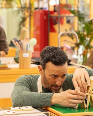 Pablo Puyol Instagram - Mañana lunes segundo capítulo de #bakeoffrtve !!! A las 22.50 volvemos al horno a darlo todo!!! Habrá tensión y nervios, pero sobre todo humor, mucho humor y ganas de pasárnoslo bien🤪
No os lo perdáis porque habrá sorpresas!!!👏🏻👏🏻👏🏻
@rtve @boxfishtv