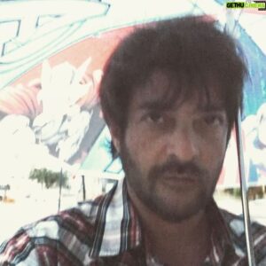Pablo Rago Instagram - Ser adulto tambien es volver de dia a casa pero con tu paraguas...