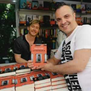 Pablo Rivero Instagram - Muchísimas gracias a todos los lectores, ya muchos amigos, y a todo el equipo de la caseta de @fnac_esp @sumadeletrased y @penguinlibros por hacer que ayer, primera firma de la #flmadrid24 , fuera tan especial ❤️ Nos vemos el sábado que viene de 13:00- 14:30 en la caseta de Berkana// sábado 15 de 13:00 a 15:00 en la de La casa del libro y el domingo 16 de 12:00 a 14:00 en la de La Librería Carmen ☺️ 
PD: Gracias por las fotos!!