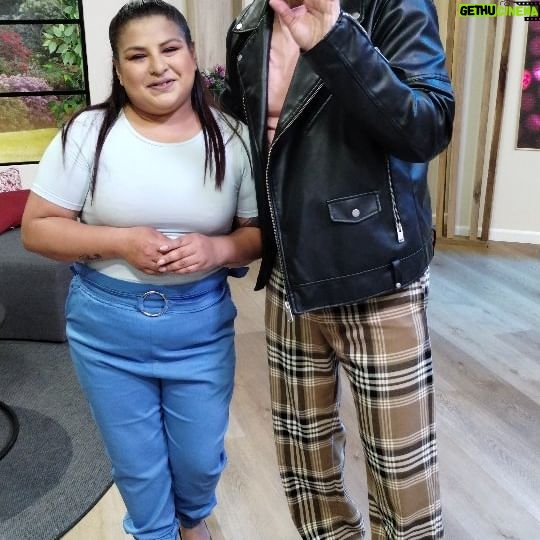 Pablo Ruiz - 2.7K Likes - BUEN DIA!!! Miren que linda visita tuvimos en @unifetvoficial 🤩 Que manera de cantar y bailar junto a @pabloruizoficial
Se llenó el estudio de cholulos y fan (cuánta nostalgia)
Soy re chusma cuando termino de cantar acepto la invitación de comer asado con nosotros y bueno hasta probó ensalada rusa ☺️💯 Muy macanudo le puso toda la onda para las fotos y videos de sus fans así que nos hizo mover el esqueleto a full jajaja ¿ALGUIEN MAS LO CONOCIO EN PERSONA?
Que tengan un día lleno de bendiciones 🙏 Hoy sale video de tarta de frutillas para continuar pila pila 🍓