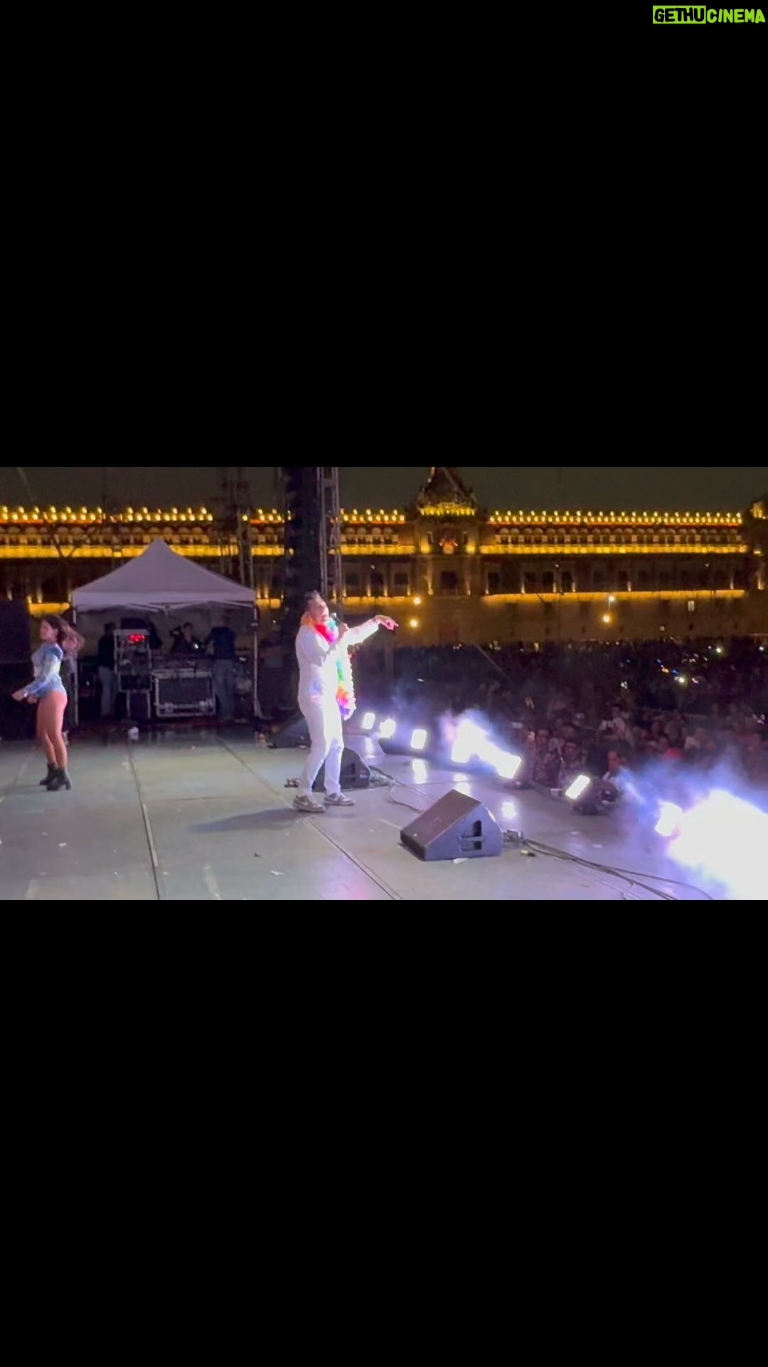 Pablo Ruiz - 1.9K Likes - Agradecido con #méxico cantando en el #zocalocdmx en el cierre de la #marchadelorgullocdmx2024 donde fui elegido #rey #lgbtq🌈 frente a más de 200.000 personas un sueño que voy atesorar en mi #alma para siempre gracias !♥️