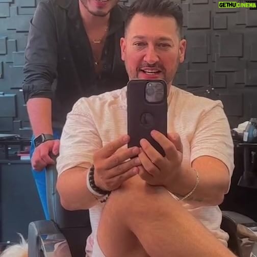 Pablo Ruiz - 854 Likes - Martes refresh 💇🏻♂️ en @therosdwellab #haircut siempre dejando mi cabello y mi look en buenas manos 💙