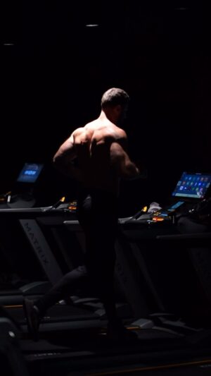 Pablo Schreiber Instagram - S2ep4- REACH - #BehindTheScenes look into how  @officialpabloschreiber prepared for episode 04. 

_
While I was not hired to do the behind the scene for this project.. I love capturing the year and half of training Pablo endured to bring Master Chief to life in Season 2 of #HALO. Hope you enjoy the this video and all hard damn work everyone poured into this project. 

Earned not Given. 

_
If you’re interested in workout programming follow link in the profile.