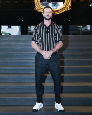 Pablo Schreiber Instagram - Had a blast at the @dolcegabbana Men’s Spring 2023 show today. The collection was amazing, as usual!  Dante and I did our best, but Jerry the Sloth effortlessly slayed in a black D&G T-shirt. Thanks to everyone for having me, was a wonderful experience! 🙏🏼