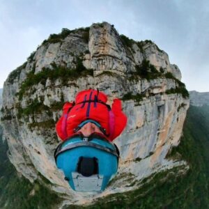 Pablo Signoret Instagram - When it's raining, we go backtracking with @demfayaburne 💃!! 

@squirrel.ws 
@insta360 

#insta360 #insta360onex3 #basejump