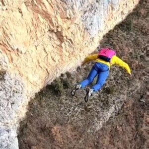 Pablo Signoret Instagram - Can't wait to send some of those again 🤤🔥!

Shot with @insta360 One X2
@squirrel.ws 

#insta360onex2 #insta360 #basejump #frontflip