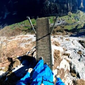 Pablo Signoret Instagram - Wait for it... Double trouble 🔥 !! 

@insta360 
@squirrel.ws 

#insta360onex3 #insta360 #backflip #adventure #lauterbrunnen #outdoor #sunnyday #basejump