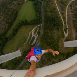 Pablo Signoret Instagram - Tag a friend you'd trust enough to do that with !! 😈🤘🏼
Such a fun one with @antonivilloni 🔥

#basejump #friends 

@insta360