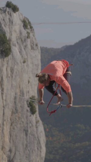 Pablo Signoret Instagram - Watch me struggle hard in slow motion ! 
What's happening here is that I'm using strength instead of technical skills...and as you can see, it doesn't work very well 😂 !! 

Thanks @julien_chat_filmmaker for the shot ! 
@balancecommunity