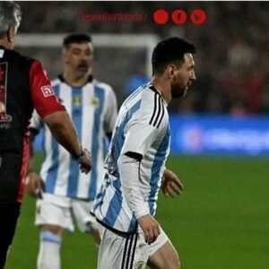 Pachu Peña Instagram - Una noche única,la que vivimos ayer en la despedida del enorme @maxirodriguez11oficial . Gracias de corazón por hacerme partícipe Fiera querido,gracias a todas las figuras que se hicieron presente, al público por el respeto hacia todos, a @leomessi por venir en tu cumple, al enorme @angeldimariajm por tu gesto a Leonel Scaloni @leoparedes20 ídolos, y los inigualables @jpsorin6 @gabrielbatistutaok @r.sensini @dale10 @ortegaariel10 @javier.saviolaok y una lista interminable de cracks que admiro y son amados.
Gracias amigo de @wfgofficial por la organización, impecable todo. Gracias eternas a todos y a mi @newells y su gente.
(El caño de Maxi estaba ensayado)😀 y @pablo_grana que nunca nos encontramos en la cancha, solo en el asado y en la fiesta.
