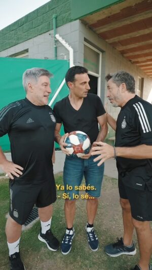 Pachu Peña Instagram - No pasamos el apto físico frente al dt campeón del mundo pero igual está confirmado: @pachu_pena pachu_pena y @pablo_grana son titulares en la despedida del querido @maxirodriguez11oficial el 24 de junio en El Coloso del Parque ⚽️