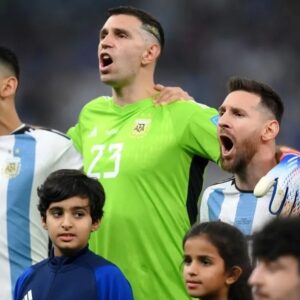 Pachu Peña Instagram - Para mi no hay cabalas ni mufas. Ni coincidencias,ni elijo creer. Acá hay equipo,hay trabajo,hay unión,hay entrega, hay familia detrás de cada uno de ellos,hay talento, hay un cuerpo técnico maravilloso,hay talento de sobra, hay millones de argentinos alentandolos;hay que sufrir,hay lágrimas mientras escribo esto. La mejor selección que vi jugar en vida.Gracias por tanto a cada uno de ustedes. Gracias @afaseleccion @afa.oficial Gracias querido @chiquitapia ❤️
Gracias enorme y único @leomessi por mostrar que sos el uno, el más grande de todos.❤️🇦🇷 @emi_martinez26 te amo❤️🇦🇷
Vamos carajo!🇦🇷🇦🇷🇦🇷