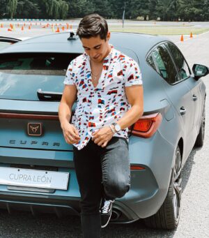 Paco Luna Instagram - Estoy muy contento de contarles lo que se viene 🥰🥳 pero mientras les dejo una foto con un CUPRA 😏