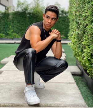 Paco Luna Instagram - 🖤👽👽👽👽👽

#Bershkastyle #Gifted #outfit #actor #actorslife