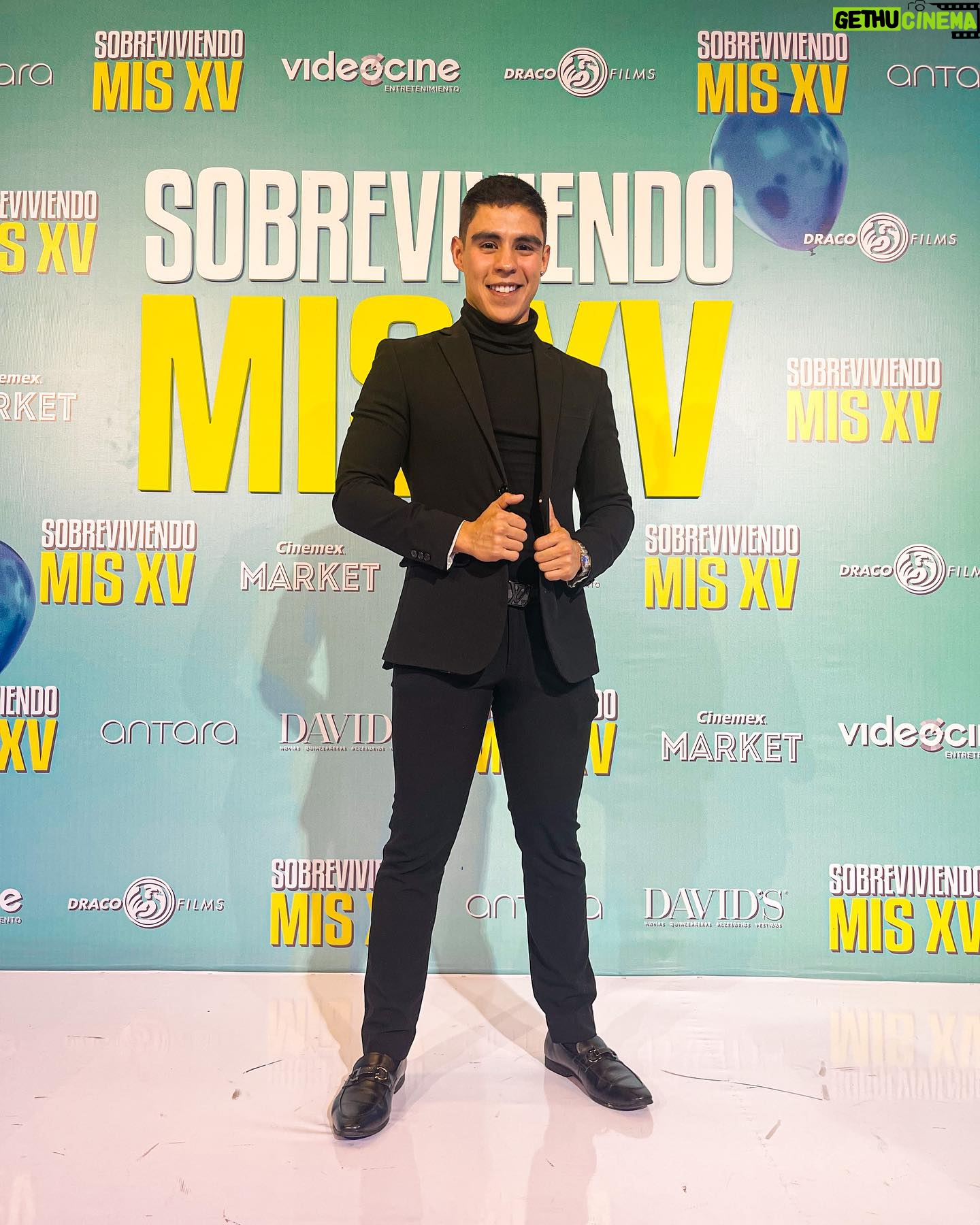 Paco Luna - 5.8K Likes - Hoy se estrena ¡Sobreviviendo mis XV! Y les dejo las fotos de mi primer red carpet 🤩🕴️, me sentí rodeado de gente que me quiere y me llenó el corazón saber que les gustó el proyecto! Gracias infinitas a @ruthchd @fjgonzalezcompean @chavacartas @pardoanilu @natpayan @lorena_ruvalcaba_ y a todos los que formaron parte de esta aventura! Mañana les subo todas las fotos del backstage y les presumo al elencazo de la peli! ♥️💫
#actor #film #actorslife #videocine #sobreviviendomisxv #pacoluna