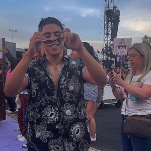 Paco Luna Instagram - La pasamos bomba este fin 🥵 swipe left para ver como bailo 🥳😂