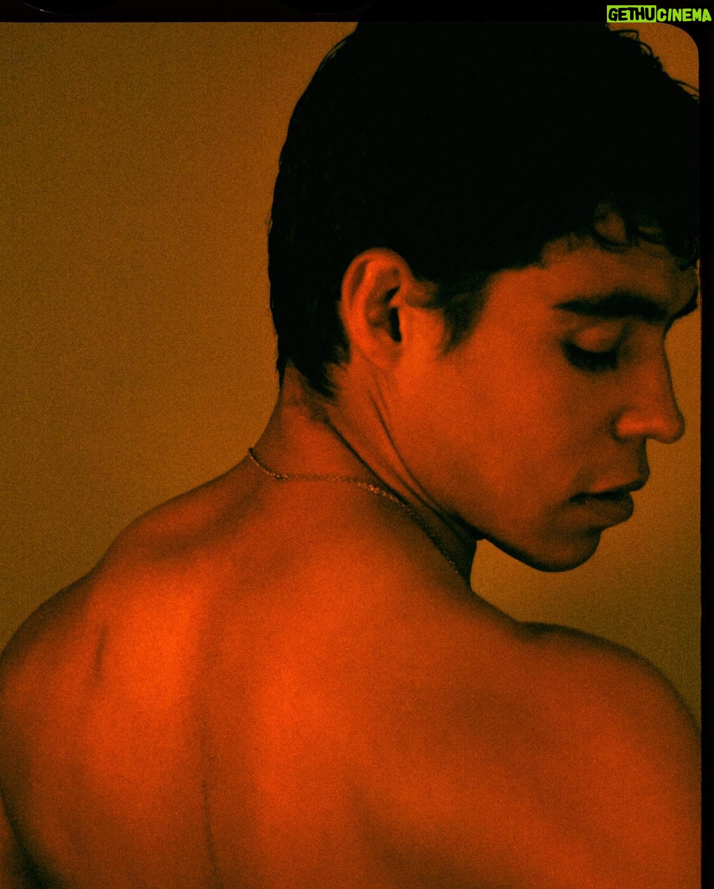 Paco Luna - 6.3K Likes - You taste like heaven, but god knows you're built for sin ☄️🫡
📸: @diegosuro 🔥