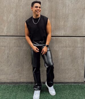 Paco Luna Instagram - 🖤👽👽👽👽👽

#Bershkastyle #Gifted #outfit #actor #actorslife