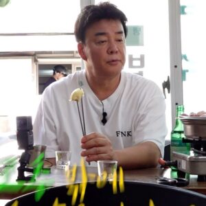 Paik Jong-won Instagram - ⠀⠀⠀⠀⠀⠀⠀⠀⠀⠀⠀⠀⠀⠀⠀⠀ 
막창 먹으러 왔다가 고추 도둑이라뇨?
사장님이 식당 나가서 오른쪽 고추라고 했는데
저는 분명 오른쪽 고추 땄어요! 제 기준에서는요~😊
다행히도 옆집 사장님은 제 얼굴 보고 넘어가 주셨는데
여기 오실 분들은 이렇게 실수하시면 안 돼요~