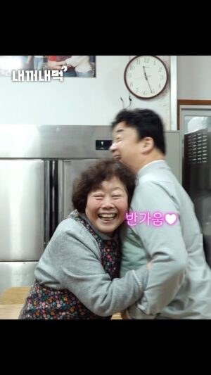 Paik Jong-won Instagram - 3년 만에 원주의 어머니를 찾아가 뵈었어요!
제 고향은 예산이지만
원주에 가면 왜 고향 어머니를 뵙는 느낌이 들까요?
언제 뵈어도 마음이 따뜻해지는..
원주의 골목식당 사장님을 뵙고 왔습니다.
자세한 내용은 
유튜브 [내꺼내먹] EP.11에서 확인해 주세요~
