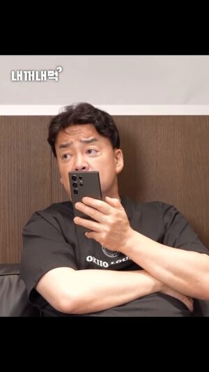 Paik Jong-won Instagram - .
사실, 이번 내꺼내먹 홍콩반점 편이
유독 시간이 오래 걸린 이유가 있었습니다. 

세상일이라는 게 생각대로만 되지는 않더라고요..
하지만 포기하지 않겠습니다.
조금 더디 가더라도.. 앞으로도 하나하나 확실히!!
기본을 지키고, 최선의 맛을 위해 노력하겠습니다~

홍콩반점 두 번째 이야기는
유튜브 [내꺼내먹] EP.17에서 확인해 주세요!
