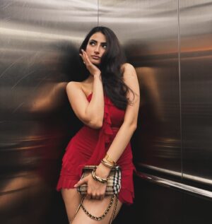 Palak Tiwari Instagram - When late only lift pics can do 🥰