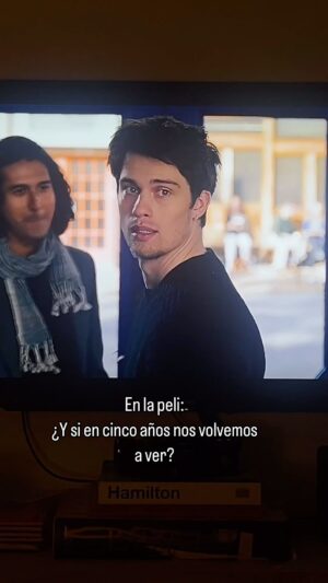Paloma López Instagram - Finales alternativos de películas. “The idea of you”, la habéis visto? 😏🤪 #augustmoon#anehataway#theideaofyou