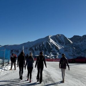 Paloma López Instagram - Porsche ice experience es la aventura que todos deberíamos vivir una vez en la vida. Aprender a conducir en la nieve y hielo, quitarte los miedos y derrapar es lo más guay que he hecho en mucho tiempo (bueno, y subirme a los coches de pie is my new passion)❄️❄️ Gracias a mi equipazo de @porsche_iberica #experienciaporsche