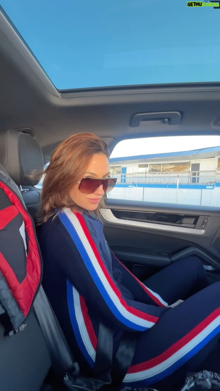 Paloma López - 280 Likes - Flow Porsche todo el rato 🤍❄️ #experienciaporsche#iceexperience#porsche
