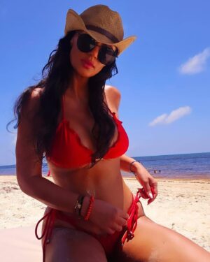 Pamela Díaz Instagram - merecídas vacaciones 🌞 🕶 .
Siempre quise estar así a mis 40 y siempre 😎💪❤️