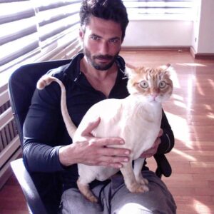 Pamir Pekin Instagram - Bakış açısı önemli #charlie