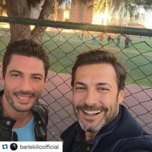 Pamir Pekin Instagram - Adamın aslan gibi iki oğlu var.. Fenerbahçe as kadroya yetiştiriyoruz💪💪💪