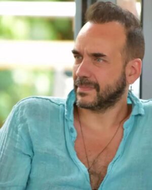 Panos Mouzourakis Instagram - Ίδιο σημείο, ίδια κατάσταση, συνέντευξη τύπου.
Άμα έχεις εμπιστοσύνη στο σύμπαν όμως βρε παιδί μου! 
#oneyearlater #παψετηνγκρίνια #γομάριμου