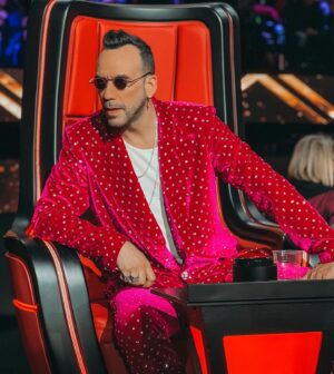 Panos Mouzourakis Instagram - The winner takes it all… @panosmouzourakis  @thevoiceofgreece finale wearing magenta velvet suit with swarovski crystals @st_mandelou_roula shoes @celine jewelry @elegant_handmade @ep_jewelry sunglasses @musurus 
Styling @dennis_kolpodinos 
Make-up @olympiakollia 
Hair @nasos_asimakopoulos 
Styling assist @vasilis_vyrgiotis 
.
.
#thevoice #thevoiceofgreece #final #coach #fashion #fashionstyle #fashiongram #instafashion #fashiongram #styling #stylish #stylist #crystals #swarovski