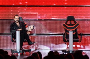 Panos Mouzourakis Instagram - «Τι φάση πάλι ρε;!»… Τι ζούμε κάθε Πέμπτη, Παρασκευή, Σάββατο και Κυριακή στο @theatroalsos ;! 🙌🏼

Η επιθεώρηση της Δημήτρας Παπαδοπούλου

Καλλιτεχνική διεύθυνση: @fokasevagelinos 
Σκηνοθεσία: @atheridis_thodoris_official & Φωκάς Ευαγγελινός
Μουσική: @marizarizouofficial 
Σκηνογραφία και κοστούμια: Μανώλης Παντελιδάκης 
Video Artist: @pantelismakkas 

#PanosMouzourakis #TiFasiPaliRe #TheatroAlsos 
@mkgroupofcompanies