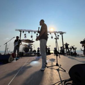 Panos Mouzourakis Instagram - Get ready… cause here we come. 🎙️🎸

#summertour #panosmouzourakis #soundcheck