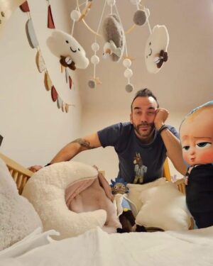 Panos Mouzourakis Instagram - The city at night can be a dangerous place if you don't know the right people. 
That's my new crew at five in the morning. A few guys and a couple girls just hanging around the city, @thebabycity !
 🌆👶
#thankyou #babycity