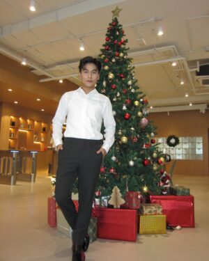 Panupan Jantanawong Instagram - 🌲✨🎉🎊🎁 #christmaseve #christmas