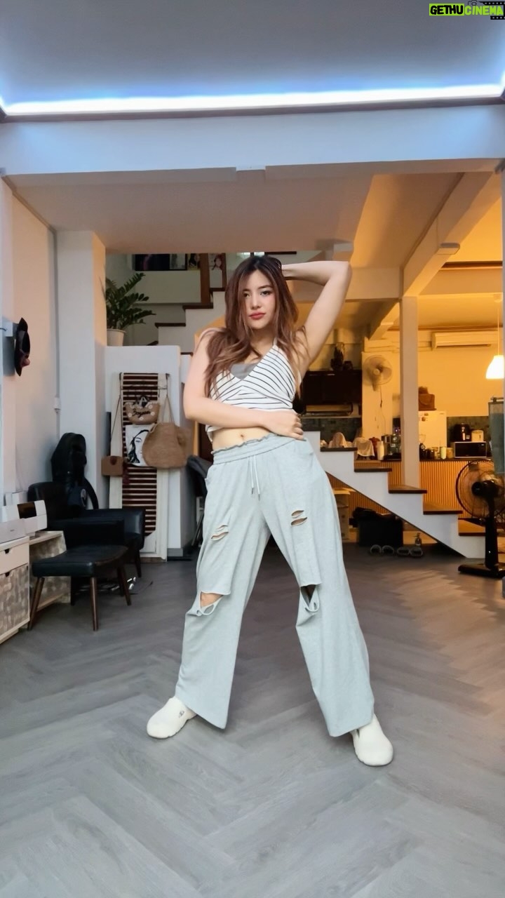 Panyanut Jirarottanakasem - 3 Likes - BKK so pretty, Every city that I go is my city 🤘🏿🌟🎸❤️🔥 ชอบท่อนนี้ และเต้นได้แค่นี้ หมดแรงก่อน 🤣 #lisaxrockstar #lisa #rockstar #zozeendance