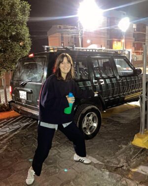 Paola Navarrete Instagram - QUITO! Ya sólo quedan 10 días para cantar juntos ❤️ tenemos un show demasiado bello preparado para Uds! 

🎟️ Entradas en el link de mi Bio o directamente en la página del @teatronacionalsucre