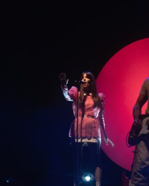 Paola Navarrete Instagram - 🚨🚨🚨 GYE YA TENEMOS FECHA!!! Mañana salen a la venta las entradas para el SHOW EN GYE.. que además viene con sorpresas! ❤️ 

Un agradecieminto especial a @vogelguitars 🔥
.
.
.

📸 x @davidjowhari