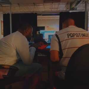 Papatinho Instagram - Hoje é aniversário de um dos meus maiores parceiros de produção, Mike Will Made It! Nessa MPC ai temos uns 30 beats feitos em colaboração, mal posso esperar pra ouvir essas pedradas na rua.. Obrigado por abrir a porta de Atlanta pra mim, Happy Birthday bro!! 👂 🥁 🌎 🇧🇷 🇺🇸!!!