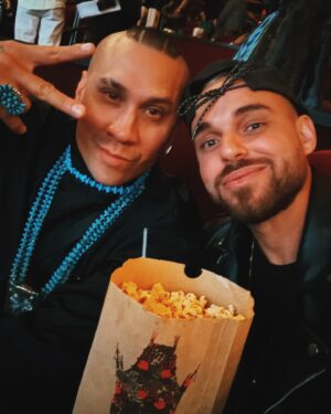 Papatinho Instagram - “Make Beats or Die”
Muito maneiro ver onde meu trabalho tá chegando, sensação incrível tá vivendo isso…
Ontem foi um dia muito especial.
Première do filme “Bad Boys Ride or Die” em Hollywood, com Will Smith, Martin Lawrence e todo o elenco. Queria agradecer todos que trabalharam comigo pra isso acontecer! Faço parte da trilha sonora oficial do filme. Dia 7 de Junho nos Cinemas!