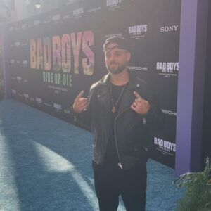Papatinho Instagram - “Make Beats or Die”
Muito maneiro ver onde meu trabalho tá chegando, sensação incrível tá vivendo isso…
Ontem foi um dia muito especial.
Première do filme “Bad Boys Ride or Die” em Hollywood, com Will Smith, Martin Lawrence e todo o elenco. Queria agradecer todos que trabalharam comigo pra isso acontecer! Faço parte da trilha sonora oficial do filme. Dia 7 de Junho nos Cinemas!